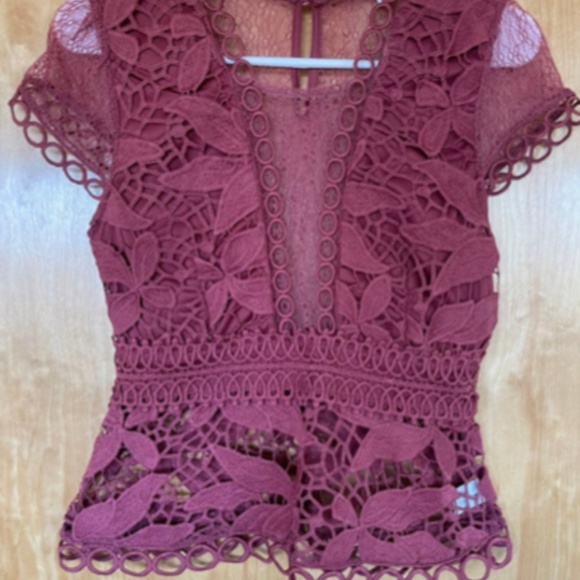 Buckle Crochet Floral Top - Picture 5 of 6